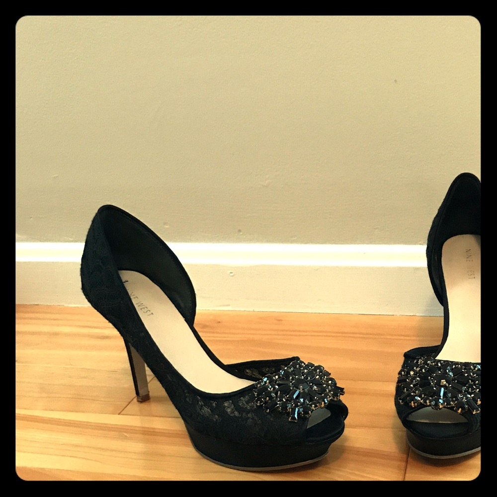 Nine West lace pumps